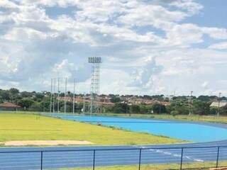 Pista de atletismo está pronta para ser entregue para a população (Foto: PMCG/Divulgação)