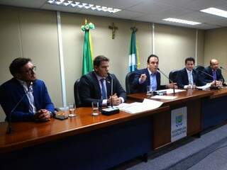 Felipe Orro preside a CPI que apura irregularidades no fornecimento de energia (Foto: Luciana Nassar/ALMS)