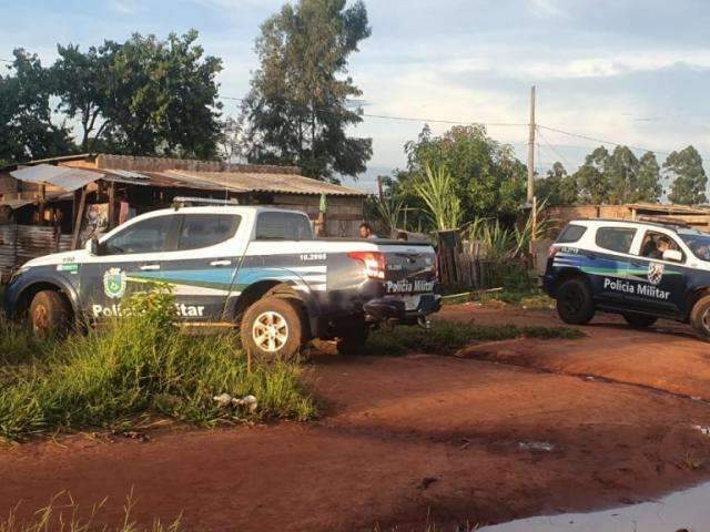 Para defender vizinha que apanhava, moradores agridem homem com paulada 