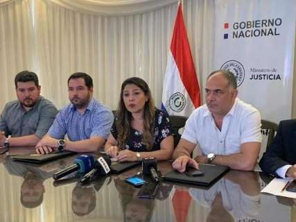 Presidente do Paraguai não aceita renúncia de ministra da Justiça