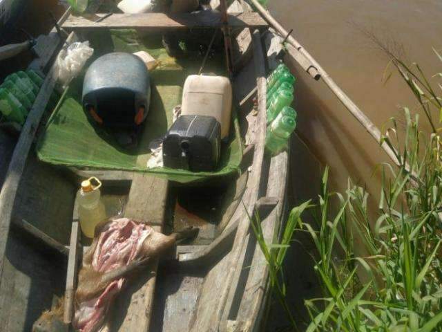 Ca&ccedil;adores fogem pelo Paraguai, mas abandonam capivara abatida e rifle