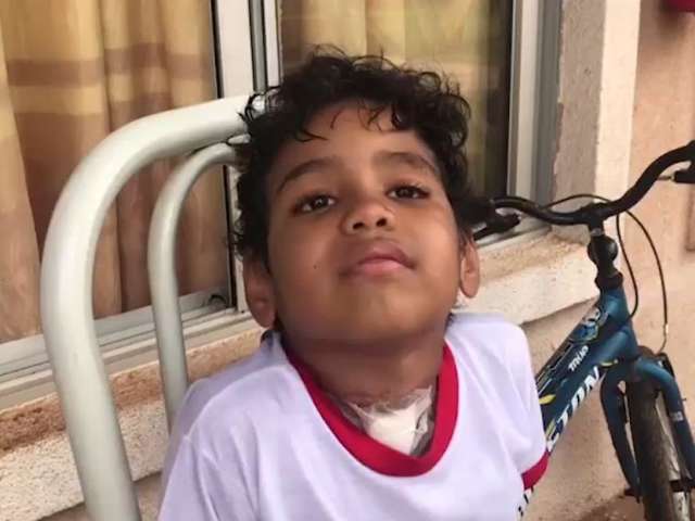 Ap&oacute;s 39 dias, Arthur deixa hospital e se recupera de corte com linha chilena