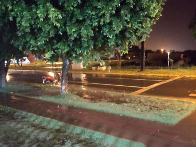 Noite de sexta chegou acompanhada de chuvas e trovoados em munic&iacute;pio 