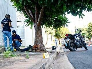 Motociclista &eacute; encontrado morto em cal&ccedil;ada de casa no Giocondo Orsi