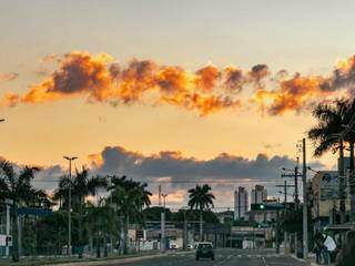 Avenida Fernando Corrêa da Costa no início desta manhã. (Foto: Henrique Kawaminami)