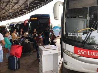 Após fiscalização da Agepan, passageiros foram transferidos de ônibus (Foto/Divulgação)