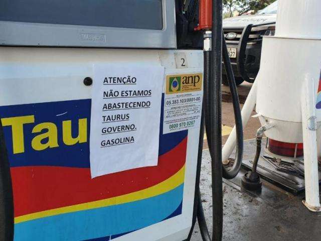 Sem repassar alta, postos suspendem gasolina para a frota do governo 