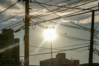 Em Campo Grande, o sol deu as caras nas primeiras horas do dia, mas previsão é de chuva forte (Foto: Henrique Kawaminami) 