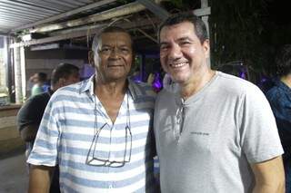 João e Harildo são corumbaenses que não perdem a festa. (Foto: Marcos Maluf)