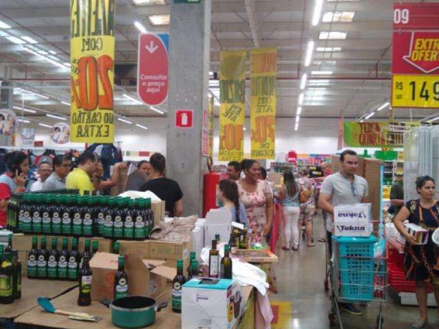 Boato de fechamento de supermercado provoca corrida por promo&ccedil;&otilde;es
