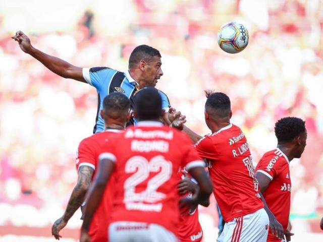 Diego Souza marca no final e garante vit&oacute;ria do Gr&ecirc;mio sobre o Inter