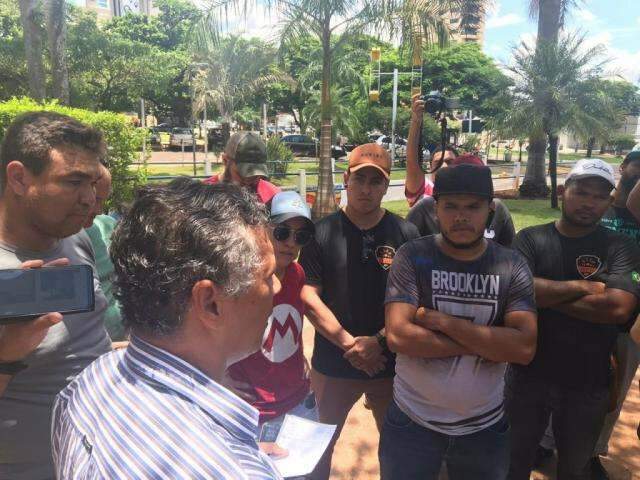 Prefeito prorroga prazo para motoristas de aplicativo se adaptarem a lei 