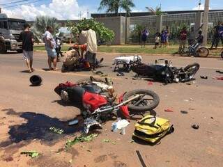 Homem morre ap&oacute;s colis&atilde;o frontal entre duas motos 