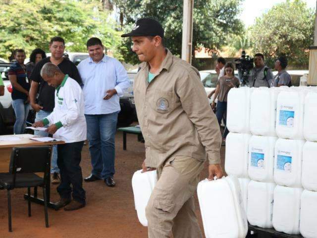 N&uacute;mero de casos de dengue pode ser muito maior, admite secret&aacute;rio