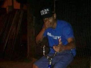 Nas redes sociais, sobrevivente de atentado lamenta morte do namorado Nas redes sociais, sobrevivente de atentado lamenta morte do namorado