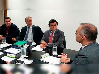 Eduardo Riedel, Reinaldo Azambuja, Beto Pereira e André Luiz de Almeida Mendonça em reunião (Foto: Divulgação)