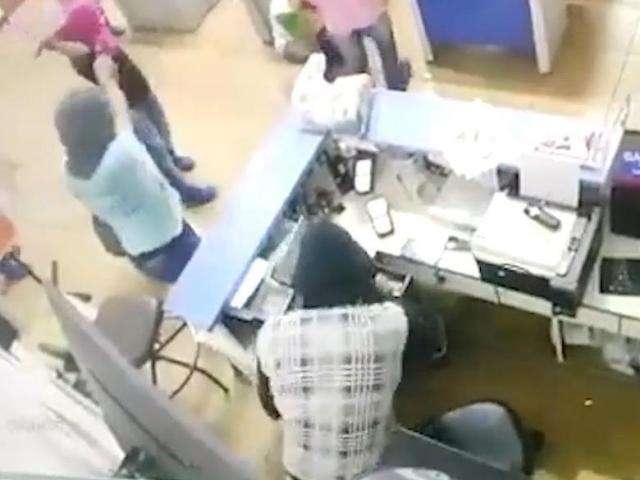 V&iacute;deo mostra ladr&otilde;es atirando durante assalto em a&ccedil;&atilde;o que durou 1 minuto