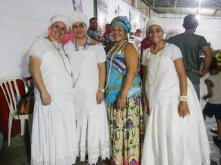 Religiosos da Umbanda e do Candomblé estiveram presentes para festejar o enredo da Igrejinha. (Foto: Marcos Maluf)