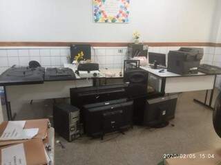 Ladr&otilde;es levam mais de R$ 40 mil em equipamentos e comida de creche