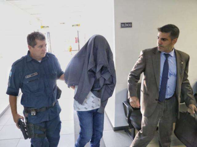 &Agrave; Justi&ccedil;a, pai alega que mexia no celular enquanto filho se afogava