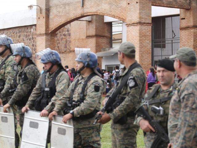 Pol&iacute;cia e promotora entram em pres&iacute;dio ap&oacute;s den&uacute;ncia de agress&otilde;es