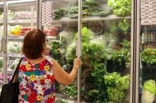 Consumidores já detectaram aumento nos preços dos hortifrutis nos supermercados. (Foto: Henrique Kawaminami)