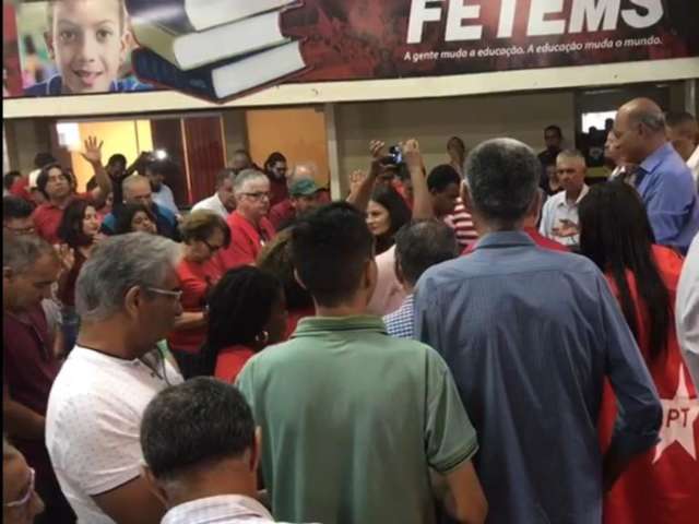 Por mais “fiéis”, até PT abre evento com culto