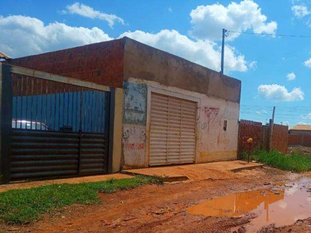Menina de 2 anos &eacute; socorrida pelos bombeiros ap&oacute;s tomar soda c&aacute;ustica