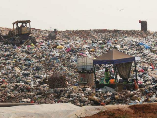 Cada campo-grandense gera 324 kg de lixo/ano e s&oacute; 2,5% s&atilde;o reciclados