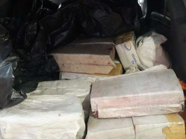 Carro furtado com 670 quilos de maconha &eacute; apreendido ap&oacute;s den&uacute;ncia an&ocirc;nima