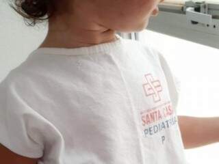 Com anestesia geral, m&eacute;dicos retiram espinhos de beb&ecirc; que mordeu pequi
