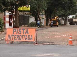 Obras de recapeamento na Rua Pernambuco em obras no mês de agosto de 2019 (Foto: Henrique Kawaminami)