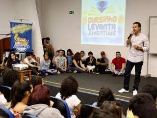 Prefeitura abre 600 vagas para cursos de auxiliar administrativo e informática Prefeitura abre 600 vagas para cursos de auxiliar administrativo e informática