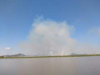 Fogo volta ao Pantanal e fuma&ccedil;a muda funcionamento de aeroporto 
