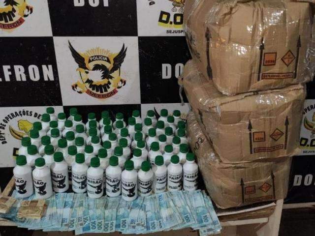 Mulher &eacute; flagrada com R$ 18 mil e 45 kg de explosivo dentro de &ocirc;nibus