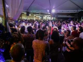 Valu abriu a festa com samba e no meio da noite engrossou a diversão com marchinhas. (Foto: Marcos Maluf)
