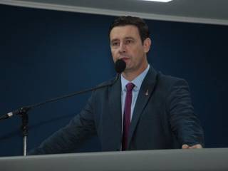 Vereador André Salineiro durante sessão na Câmara Municipal (Foto: Reprodução/ Izaías Medeiros)