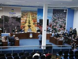 Sessão da Câmara de Dourados para julgar vereador do DEM, acusado de quebra de decoro (Foto: Divulgação)