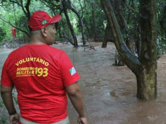 Crian&ccedil;a aparece ap&oacute;s enxurrada, mas Bombeiros alertam sobre chuva