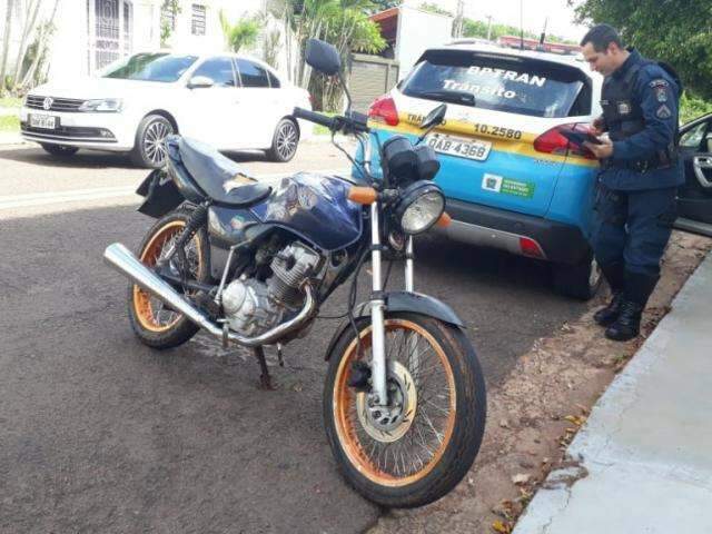 Beb&ecirc; no colo da m&atilde;e fica ferido ap&oacute;s ser arremessado da garupa de motocicleta