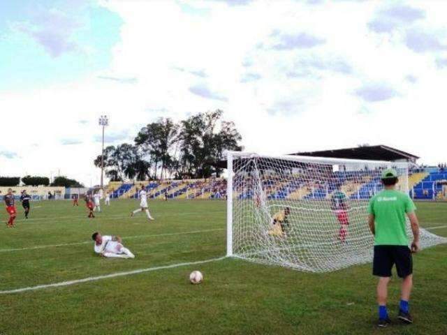 Jogando em casa, Costa Rica vence o Cena por 2 a 0