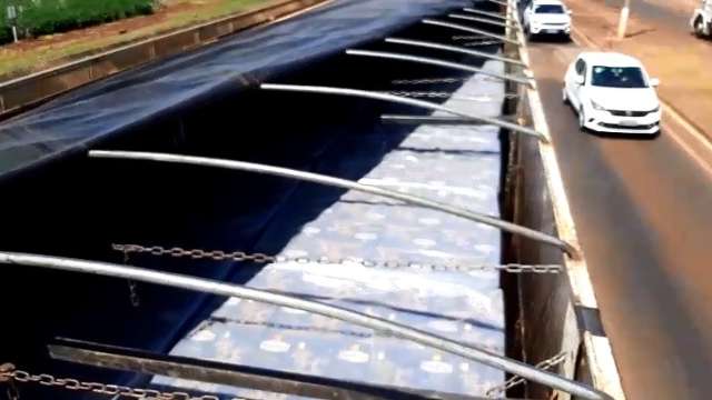 PRF apreende 2,4 toneladas de agrot&oacute;xicos embaixo de carga de leite