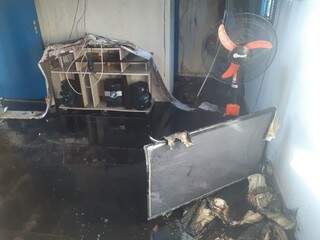 Briga de casal termina com vila de quitinetes incendiada no interior 