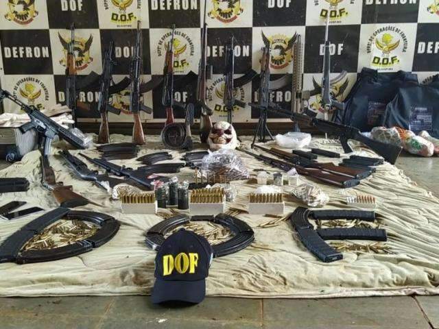 DOF descobre arsenal na fronteira e prende tr&ecirc;s, entre eles um carioca