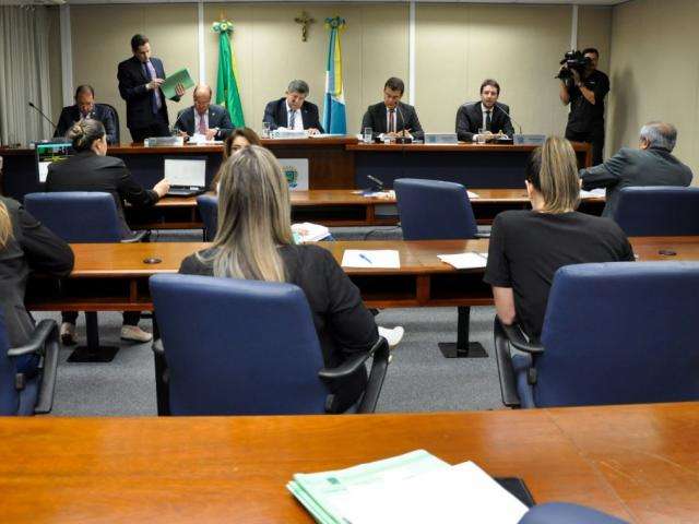 Comiss&atilde;o retorna com 42 projetos, incluindo as taxas cartor&aacute;rias