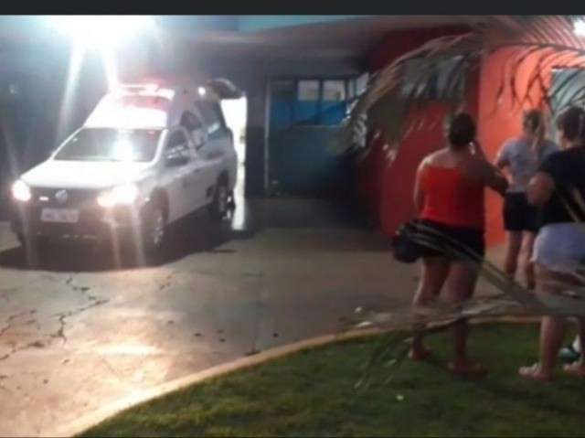 Irm&atilde; &eacute; liberada ap&oacute;s defender irm&atilde;o em briga com 2 esfaqueados