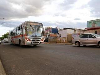 Recapeamento já foi feito em parte da Rua Bahia que irá receber corredor de ônibus (Foto: Kisie Ainoã)