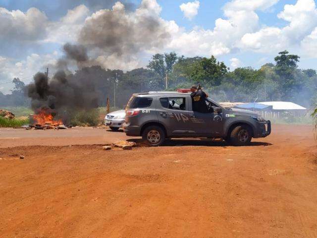 Pol&iacute;cia &eacute; recebida a tiros em &aacute;rea de confronto entre &iacute;ndios e seguran&ccedil;as
