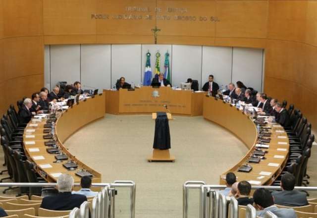 Ap&oacute;s den&uacute;ncia de pagamento ilegal, TJ vai propor compra de f&eacute;rias de servidor