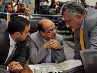 Deputados Márcio Fernandes (MDB), José Carlos Barbosa (DEM) e Evander Vendramini (PP), durante sessão (Foto: Luciana Nassar/ALMS)